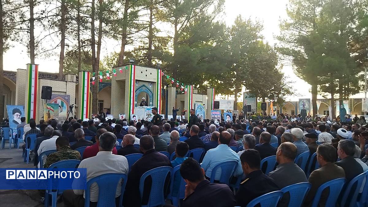غبارروبی مزار شهدا توسط مسئولین شهرستان نیشابور انجام شد 