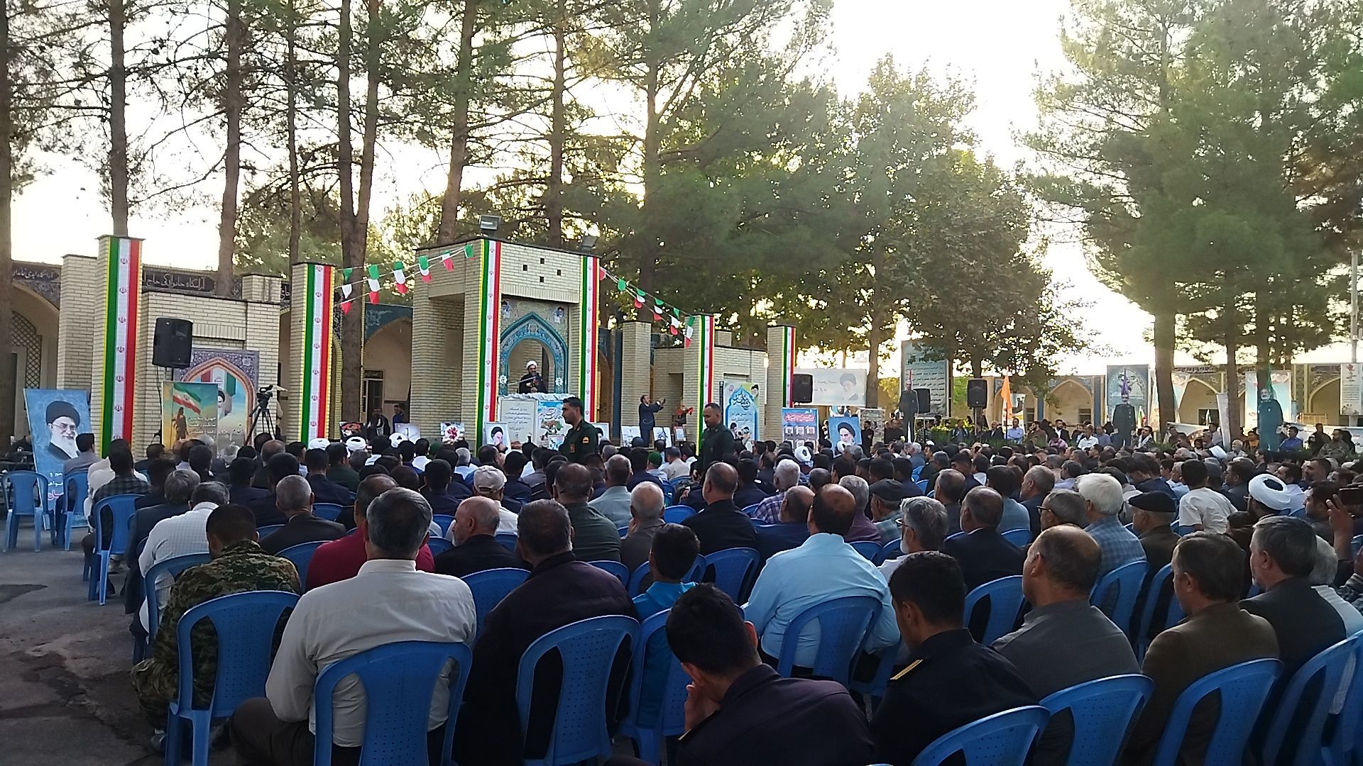 غبارروبی مزار شهدا توسط مسئولین شهرستان نیشابور انجام شد 