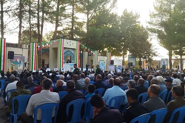 غبارروبی مزار شهدا توسط مسئولین شهرستان نیشابور انجام شد 