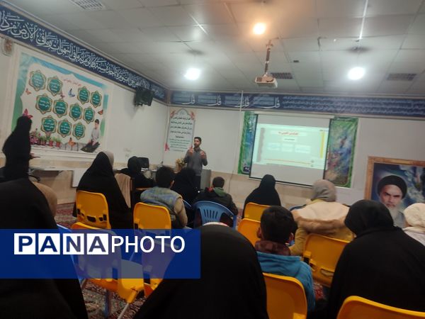 جلسات هم‌اندیشی دانش‌آموزان کانونی دردبیرستان امام خمینی کاشمر