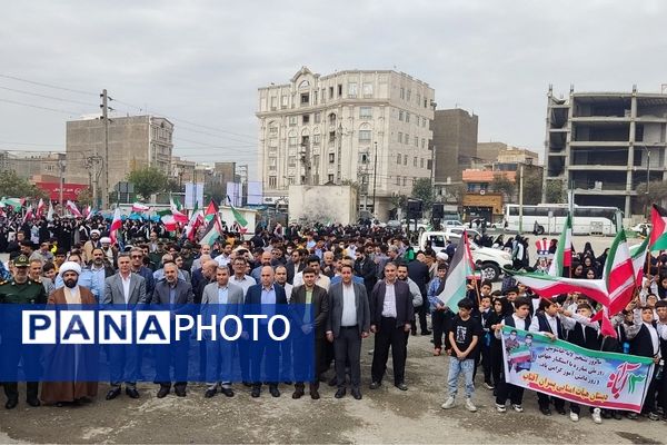 حضور پرشکوه دانش‌آموزان کهریزک و باقرشهر در راهپیمایی ۱۳ آبان