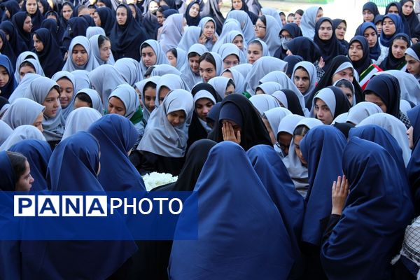 تشییع پیکر شهید گمنام در دبیرستان‌حضرت معصومه‌ ناحیه چهار کرج 