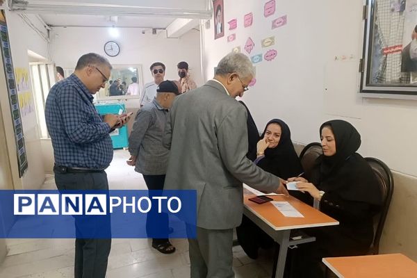 حضور پرشور مردم شهرستان بهارستان دو در دومین مرحله از انتخابات ریاست‌جمهوری