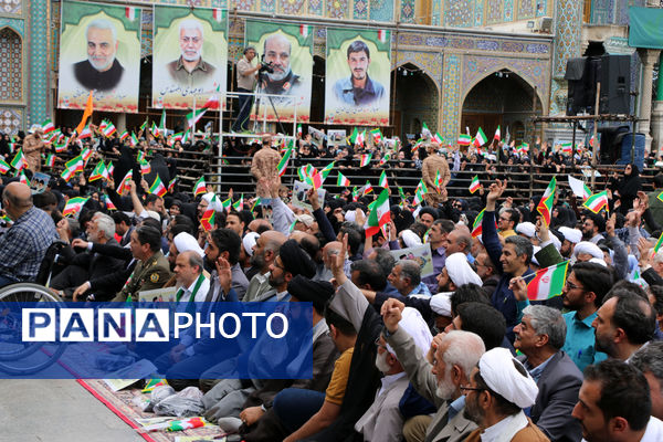 حضور پرشور نوجوانان قمی در آیین استقبال از رئیس جمهوری 