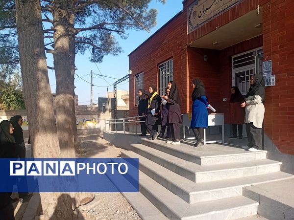 کارگاه آموزش فریادهای شادی و نغمه‌های آوایی در مدرسه مادر مهربان خلیل آباد