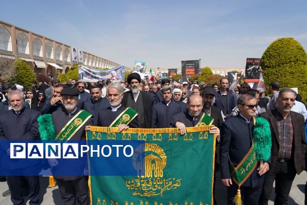 مردم غیور اصفهان در راهپیمایی روز قدس جنایات رژیم غاصب صهیونیستی را محکوم کردند