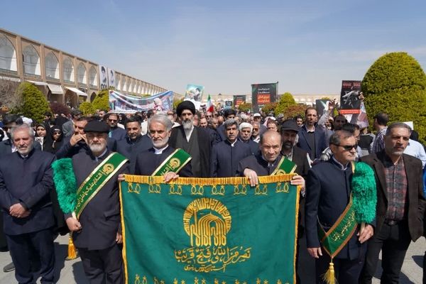 مردم غیور اصفهان در راهپیمایی روز قدس جنایات رژیم غاصب صهیونیستی را محکوم کردند