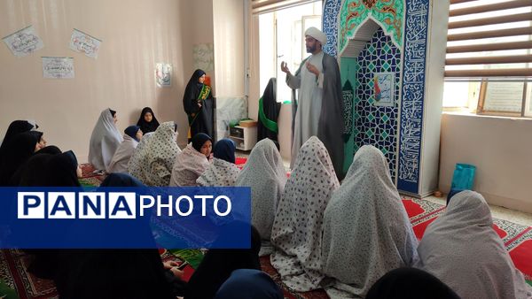 محفل نماز جماعت در دبیرستان شاهد تکتم