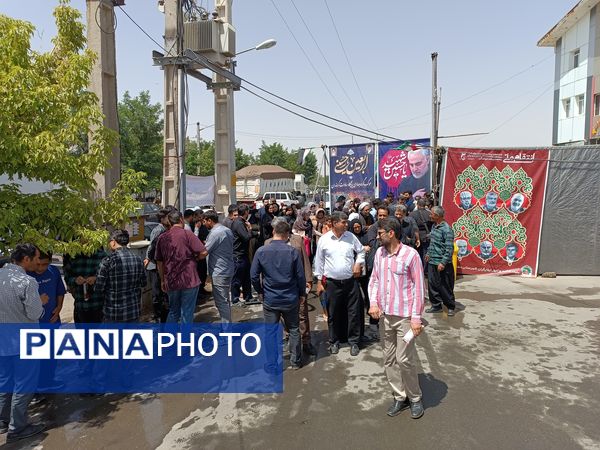 برگزاری پیاده‌روی جاماندگان اربعین حسینی در دهگلان با حضور پرشور مردم