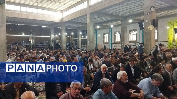 برگزاری نماز جمعه در آغاز هفته بسیج دانش آموزی با حضور دانش آموزان بسیجی نیشابور