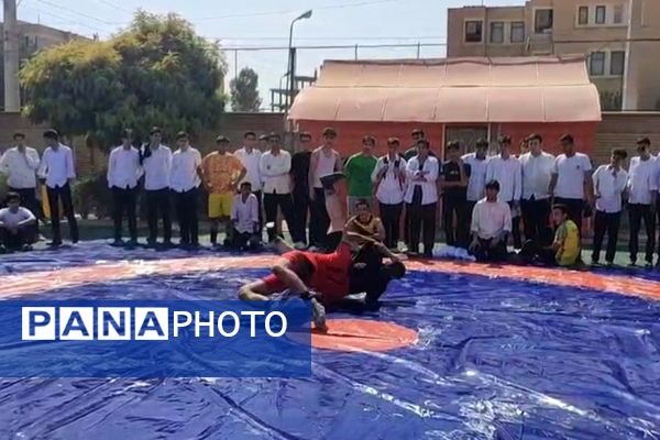 هیجان ورزشی با مسابقات کشتی و طناب‌کشی در دبیرستان حکیم ابوالقاسم فردوسی