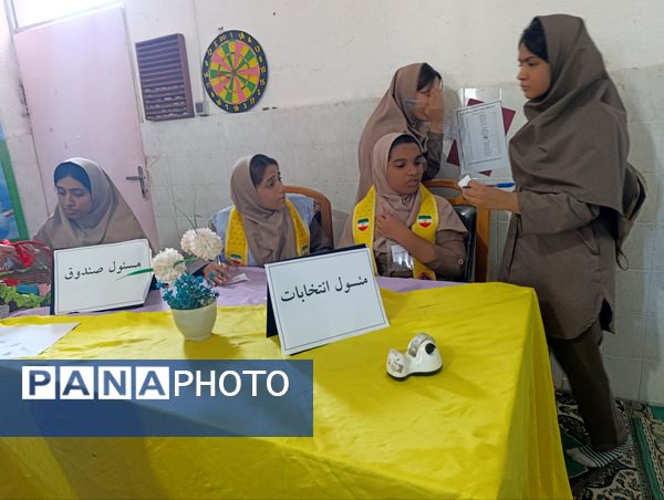 انتخابات شورای دانش‌آموزی در مدرسه خلیج‌فارس بوموسی 