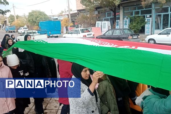 دانش‌آموزان شهر گرماب در راهپیمایی 13 آبان