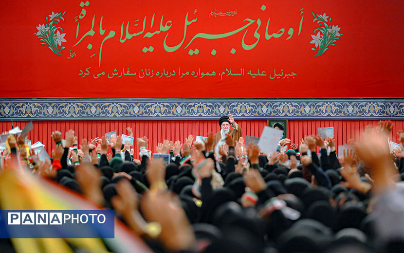 دیدار هزاران نفر از زنان و دختران با رهبر انقلاب