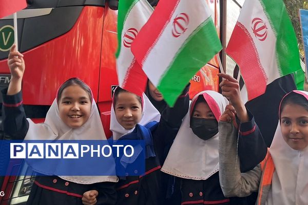 حضور پرشور دانش‌آموزان مدارس شهرستان دماوند، در راهپیمایی یوم‌الله ۱۳ آبان