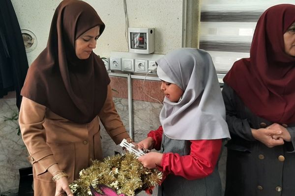 اجرای طرح حفظ آیت الکرسی در دبستان دخترانه نیایش ۱