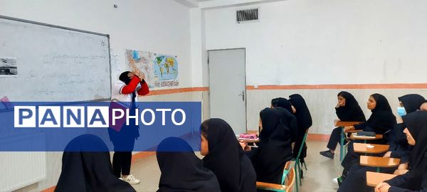 گرامیداشت هفته پدافند غیر عامل در دبیرستان نمونه دولتی برکت خاتم