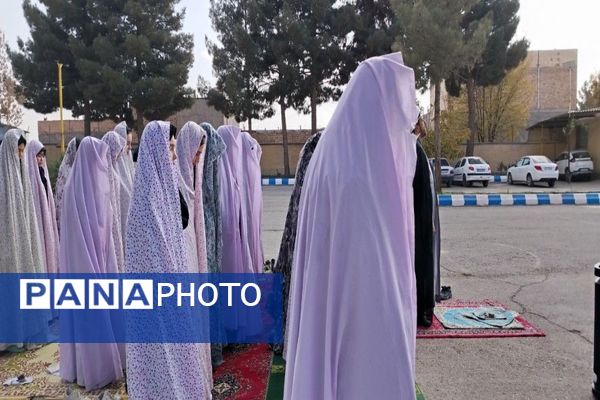 اقامه نماز باران در دبیرستان شهید مجید دهنوی نیشابور 