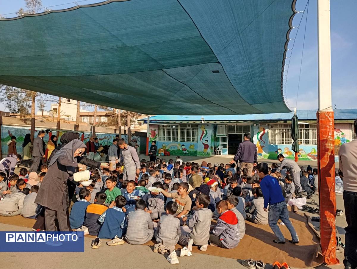 فضایی گرم و پر مهر برای دانش‌آموزان دبستان فضیلت کاشمر در آستانه میلاد دخت پیامبر (ص)