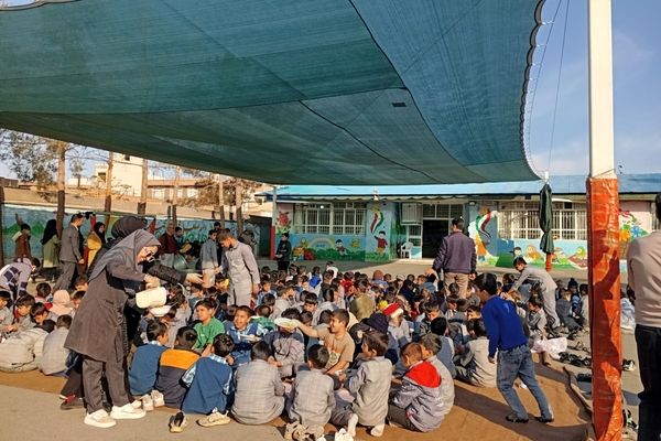 فضایی گرم و پر مهر برای دانش‌آموزان دبستان فضیلت کاشمر در آستانه میلاد دخت پیامبر (ص)