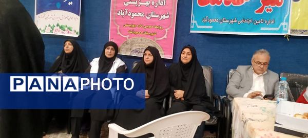 برپایی میز خدمت ادارات در مصلای نماز جمعه شهرستان محمودآباد