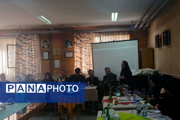 نشست تخصصی کارشناسان فنی و حرفه ای و کاردانش استان تهران در اسلامشهر