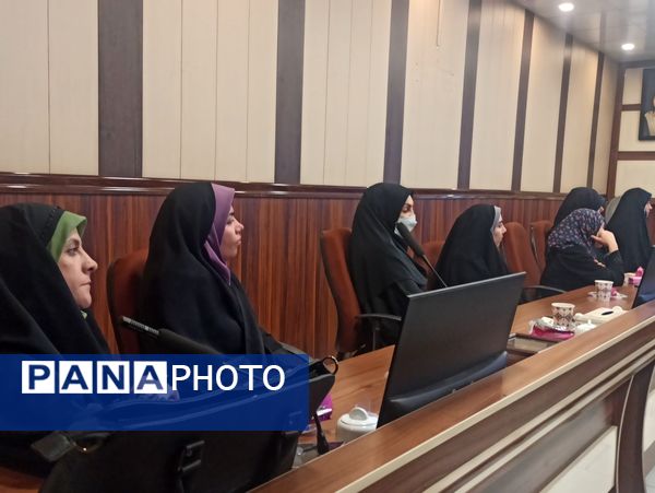 مراسم تقدیر از رابطین امور بانوان مدارس ناحیه یک شهرری