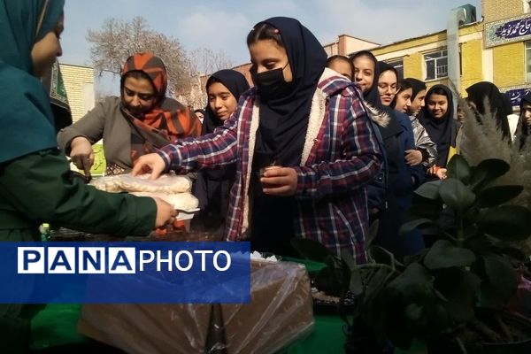 برپایی موکب شهادت حضرت فاطمه(س) در دبیرستان دخترانه نوید ناحیه ۵ مشهد