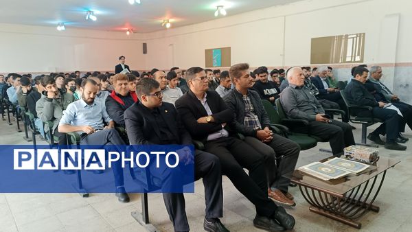 تجلیل از رتبه‌های برتر کنکور سراسری دبیرستان شهید سلطانی ۴ 