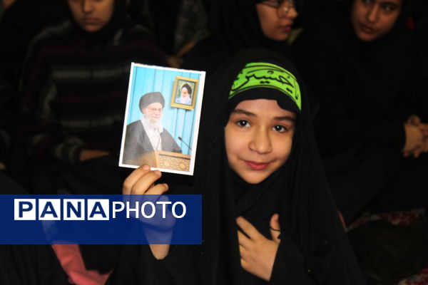 حضور پررنگ دانش‌آموزان دختر در آیین فاطمیون کرمان