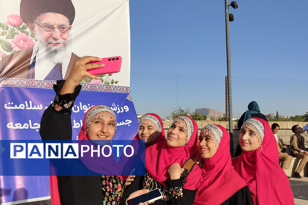 همایش پیاده‌روی خانوادگی در شیراز 