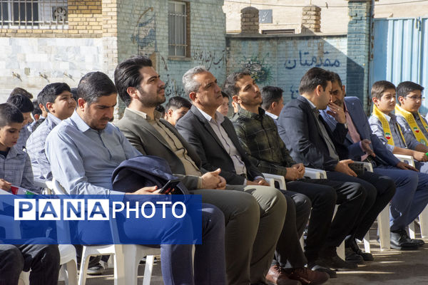 جوانه‌های محلاتی ورود به دوره متوسطه را با جشن جوانه‌ها آغاز کردند