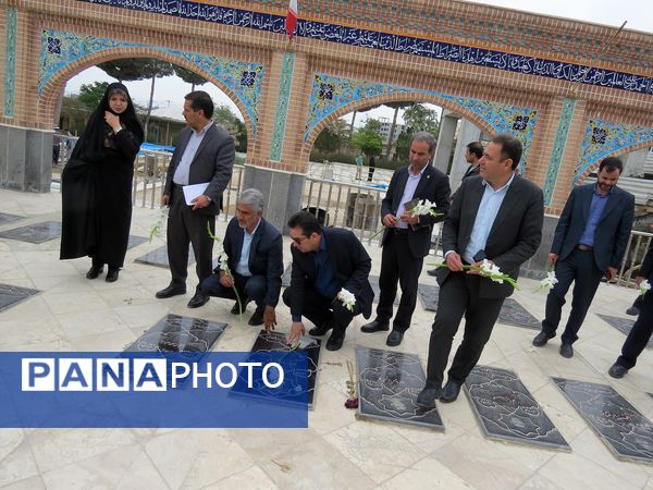 گلباران مزار شهدای دانش‌آموز و معلم در بجنورد