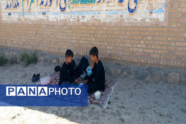 برگزاری اردوی درون مدرسه‌ای در مدرسه شهید معتمدی گزکوه