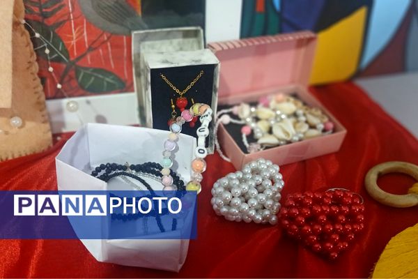 نمایشگاه هنری «هفته ماها» روایت تصویر از پیوندهای نادیدنی