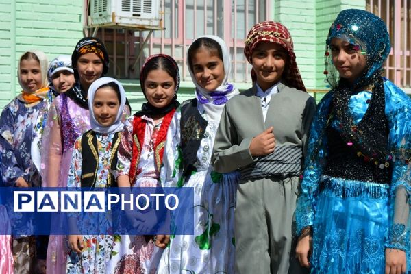 جشن عاطفه‌ها؛ لبریز از مهربانی در دبستان دخترانه قدر بهارستان ۲