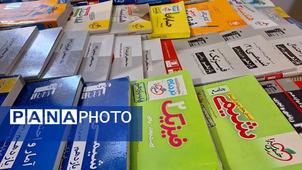 برپایی نمایشگاه کتب کمک‌درسی در دبیرستان دخترانه فاطمیه ناحیه یک کرج