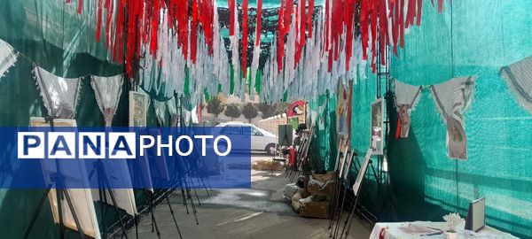 نمایش خیابانی دانش‌آموزان دختر استان البرز به مناسبت هفته دفاع مقدس 