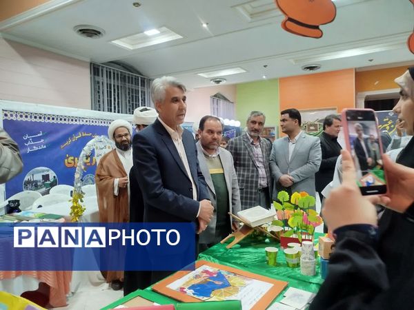 بازدید مدیر آموزش و پرورش کاشمر از  نمایشگاه قرآن و عترت شهرستان 