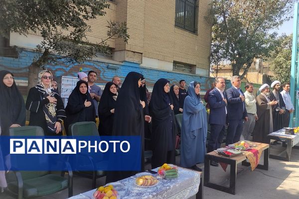 برگزاری مراسم افتتاحیه زمین چمن مصنوعی در دبیرستان شاهد علامه طباطبایی ناحیه دو شهرری 