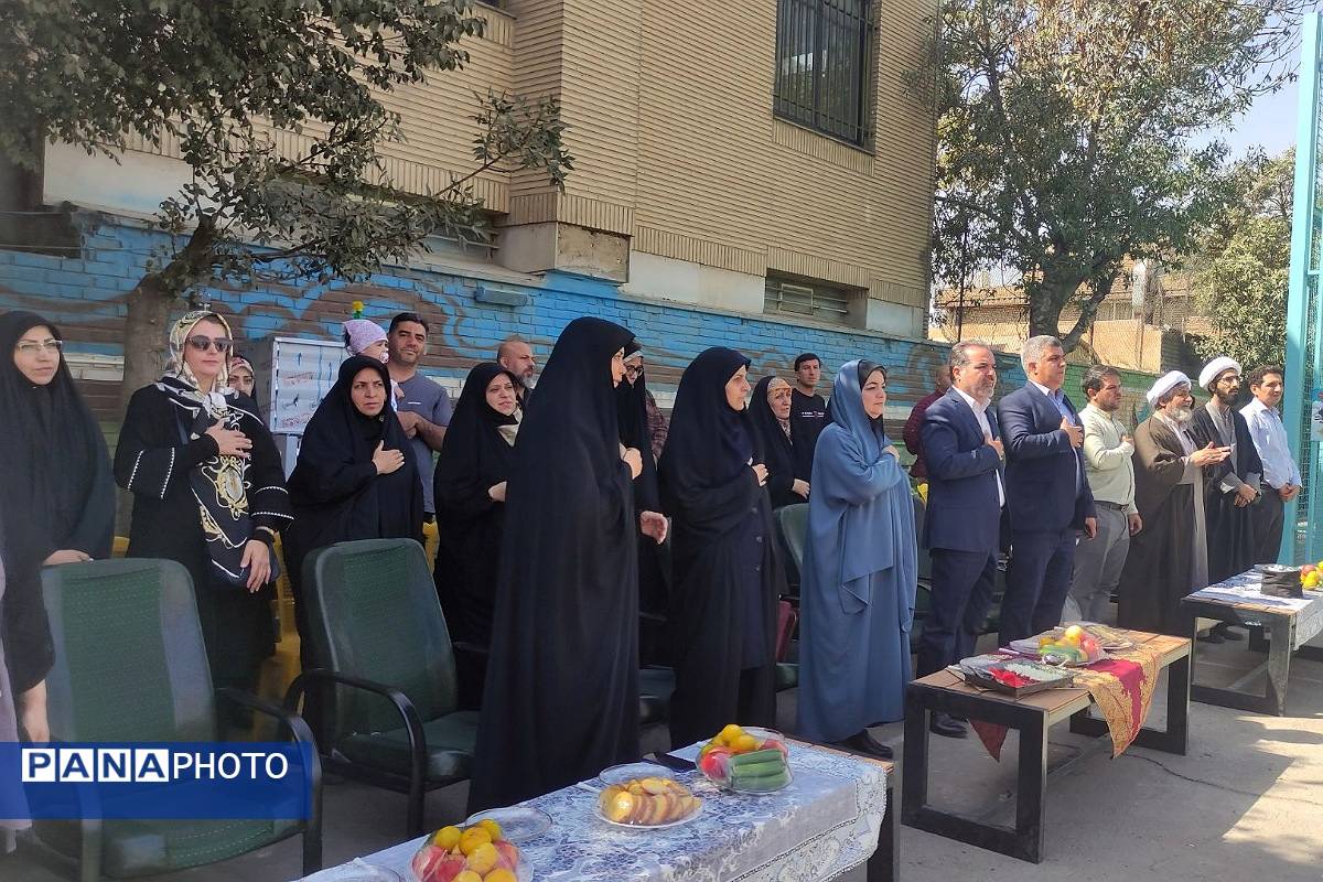 برگزاری مراسم افتتاحیه زمین چمن مصنوعی در دبیرستان شاهد علامه طباطبایی ناحیه دو شهرری