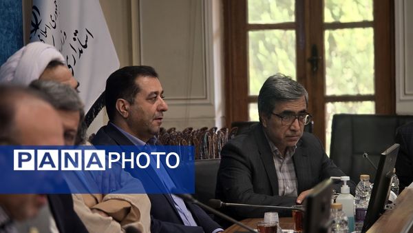 آیین رونمایی از پوستر بیست‌وهفتمین جشنواره خیرین مدرسه‌ساز استان اصفهان