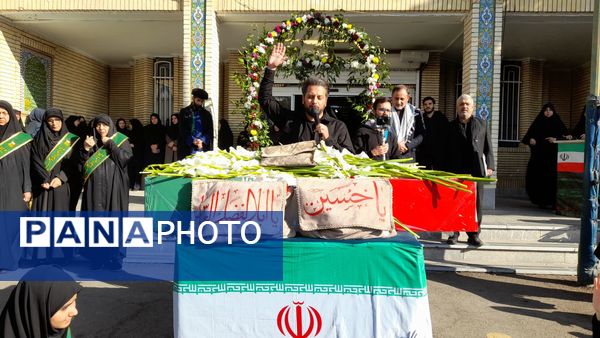 حال‌وهوای معنوی دانش‌آموزان در استقبال از پیکر شهید ۲۳ ساله در مدرسه شهید عصمت ناحیه 3 کرج 