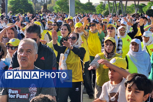 همایش پیاده‌روی خانوادگی در شیراز 
