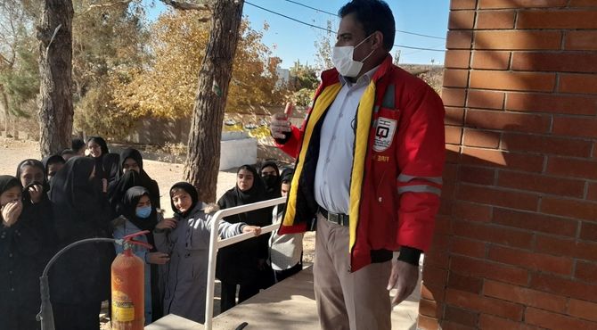 مانور زلزله و آموزش اطفای حریق و ایمنی در مدرسه مادر مهربان خلیل آباد