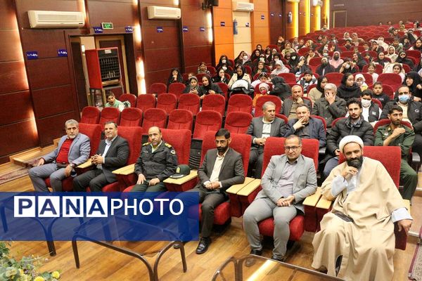 تجلیل از مقام مادر و گرامیداشت مقام حضرت فاطمه(س) در جشن روز مادر دانشگاه آزاد فیروزکوه