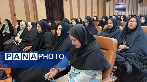 جلسه هم‌اندیشی و دانش افزایی ویژه سر گروه‌های مشاوره و تفکر سبک زندگی آموزش و پرورش خراسان رضوی 
