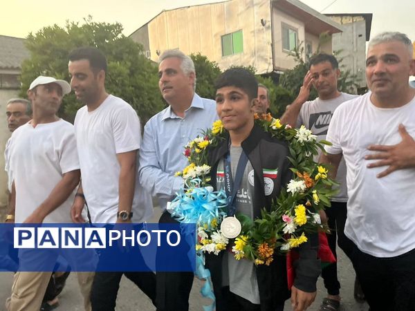 استقبال محمودآبادی‌ها از نایب قهرمان رقابت‌های کشتی نوجوانان جهان