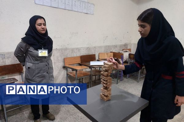 برگزاری مسابقات بازی‌های فکری رویش در دبیرستان شهید محمد تقی دستغیب ناحیه ۳شیراز 