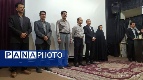 اولین جلسه انجمن اولیا و مربیان دبیرستان نمونه آیت الله خامنه‌ای کاشمر